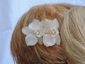 Pinza Del Pelo Con 2 Orquídeas Naturales Resinadas Blancas Con Perla