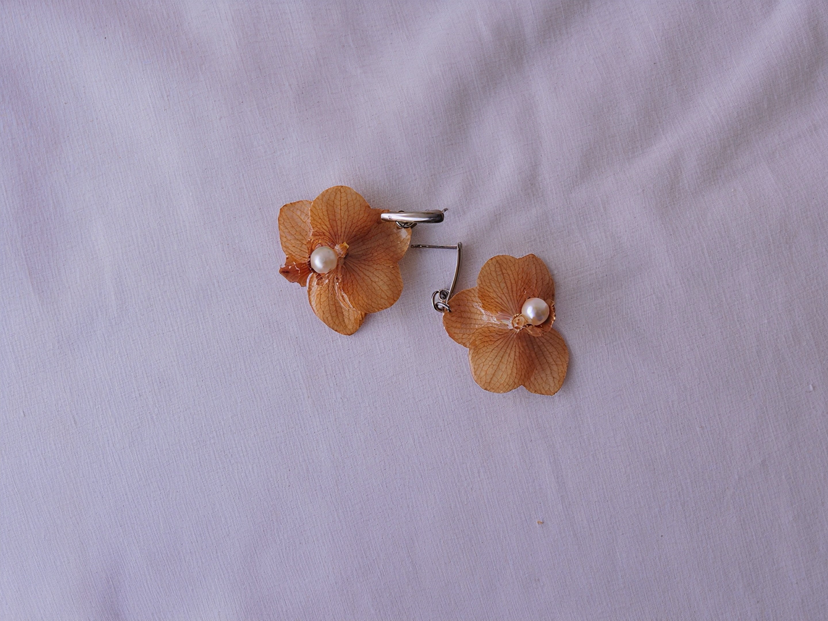 Pendientes Orquídea Natural Ámbar En Resina Con Perla
