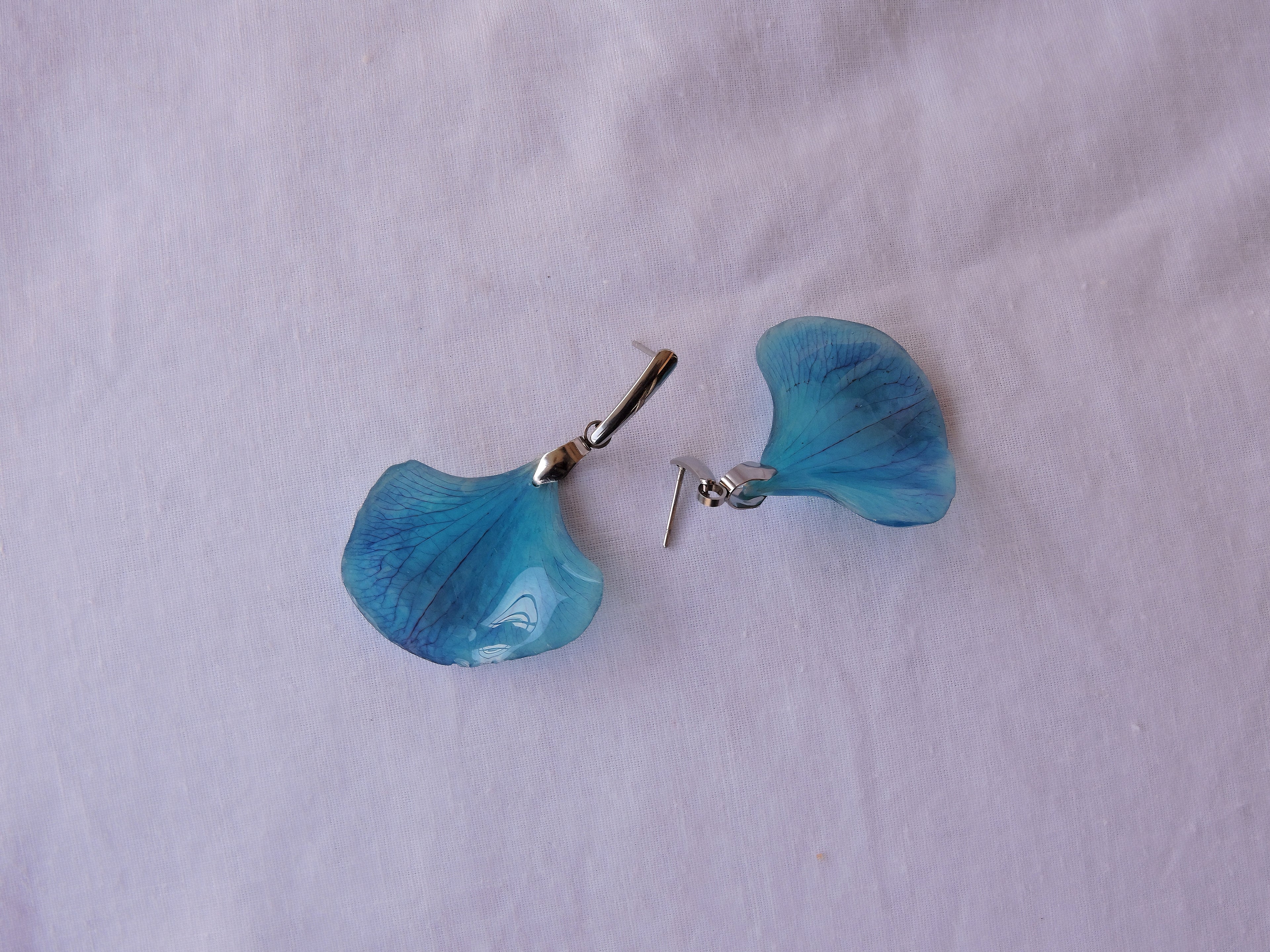 Pendientes Pétalo Azul En Resina Orquídea Natural