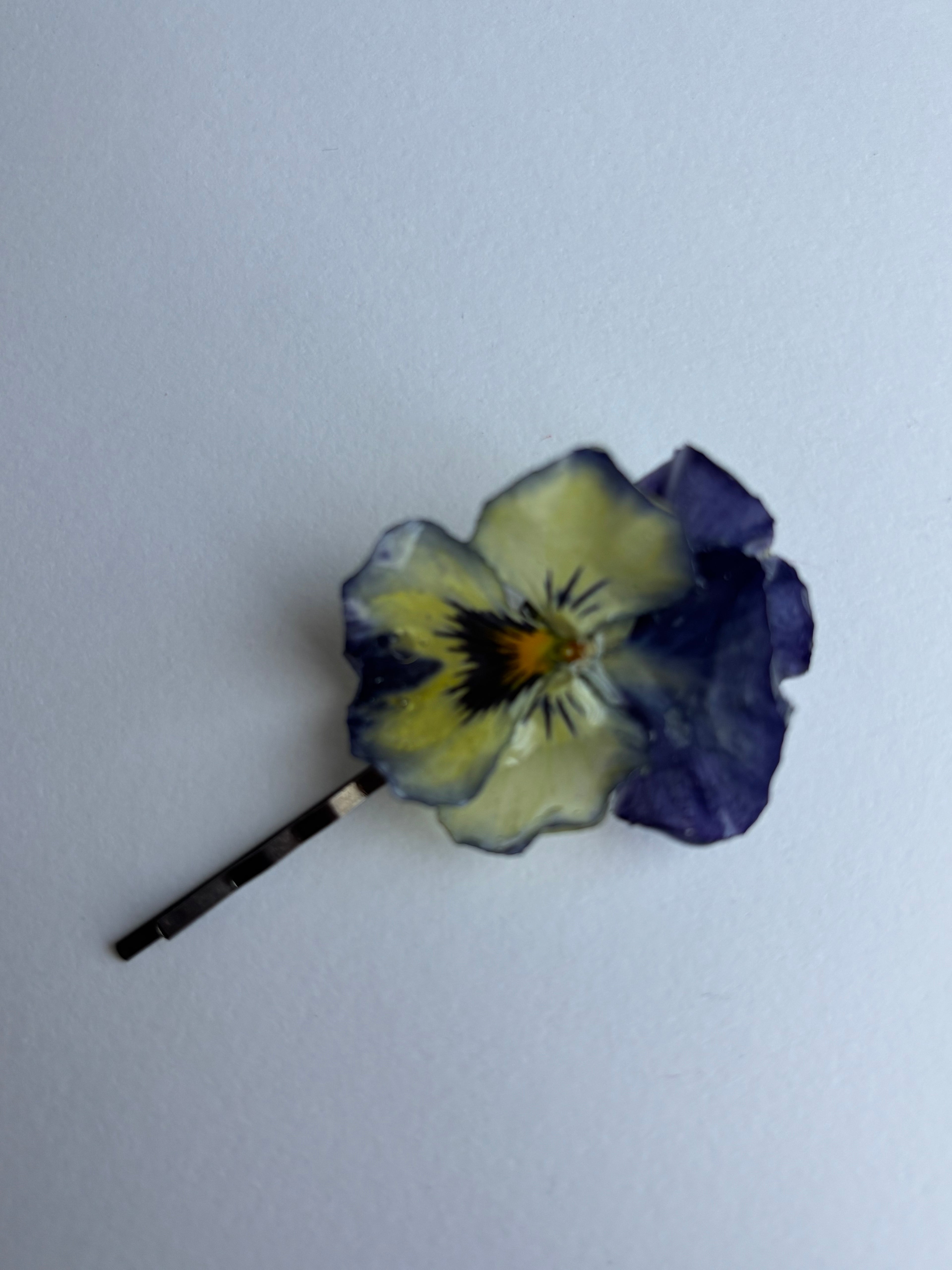 Horquilla Pelo Con Flor Natural (Pensamiento) Amarillo Claro Y Malva