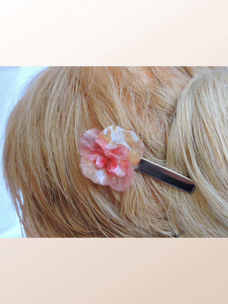 Pinzas del pelo con flor natural resinada