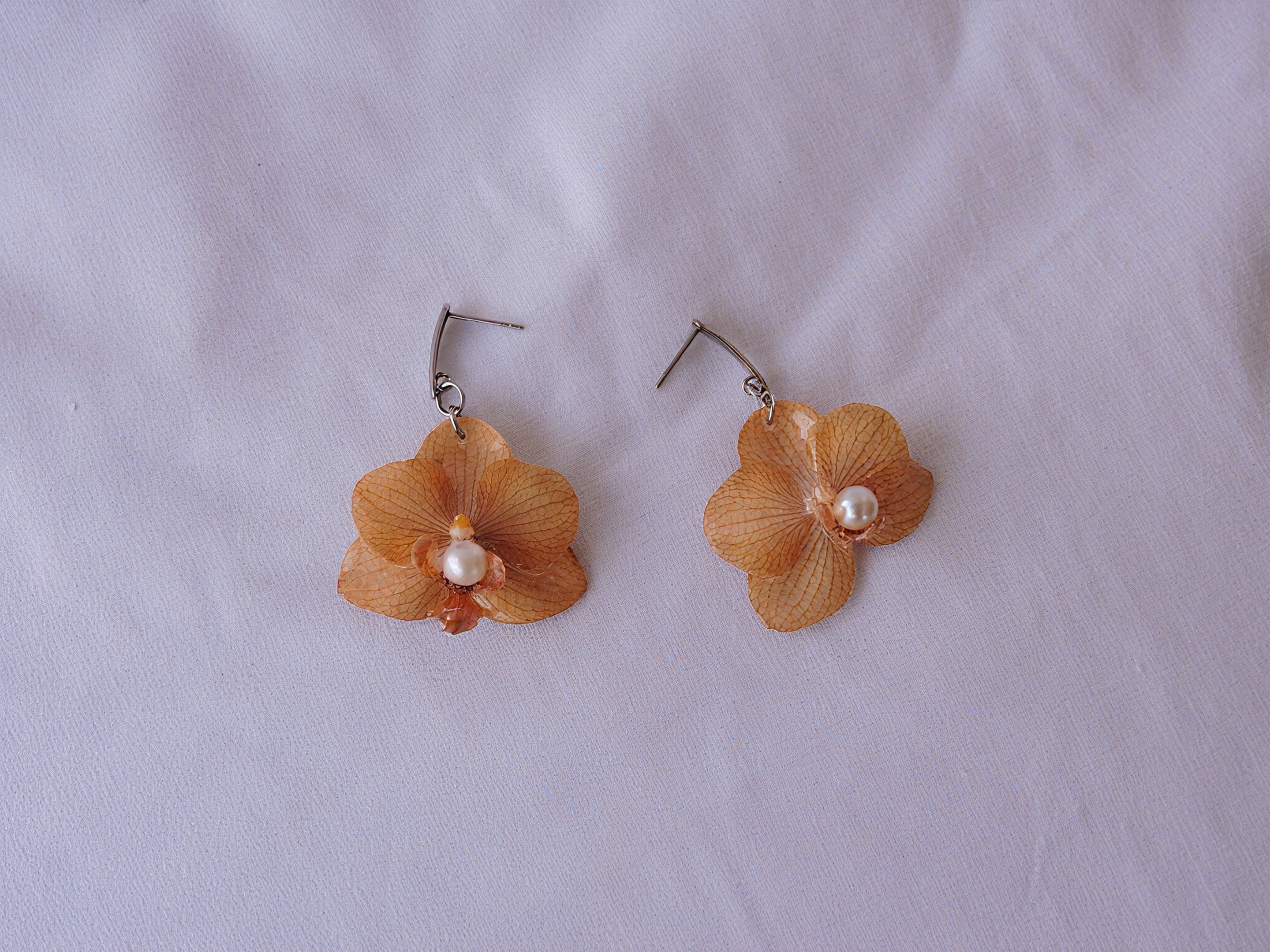Pendientes Orquídea Natural Ámbar En Resina Con Perla