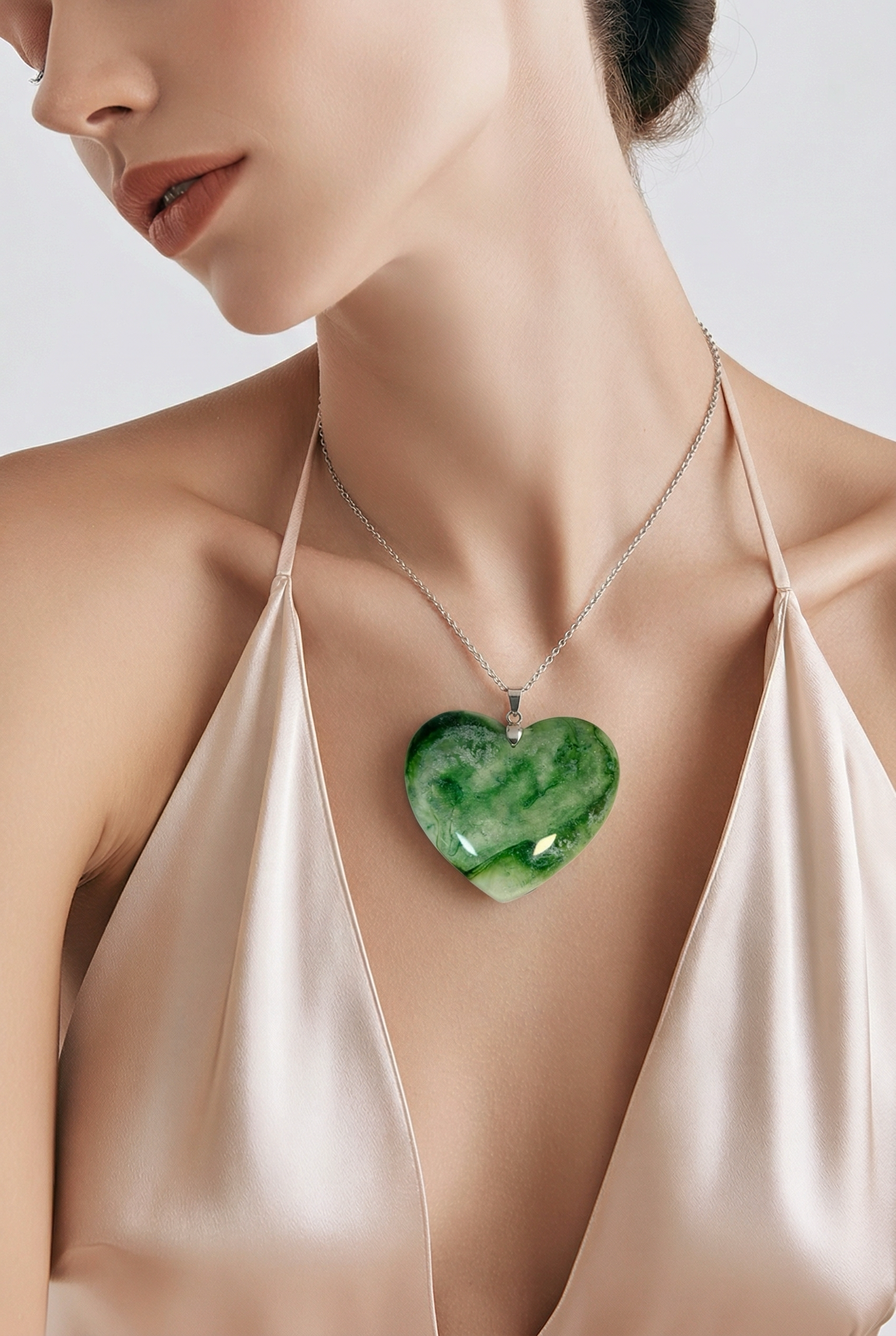 Colgante De Corazon Verde Esmeralda En Resina