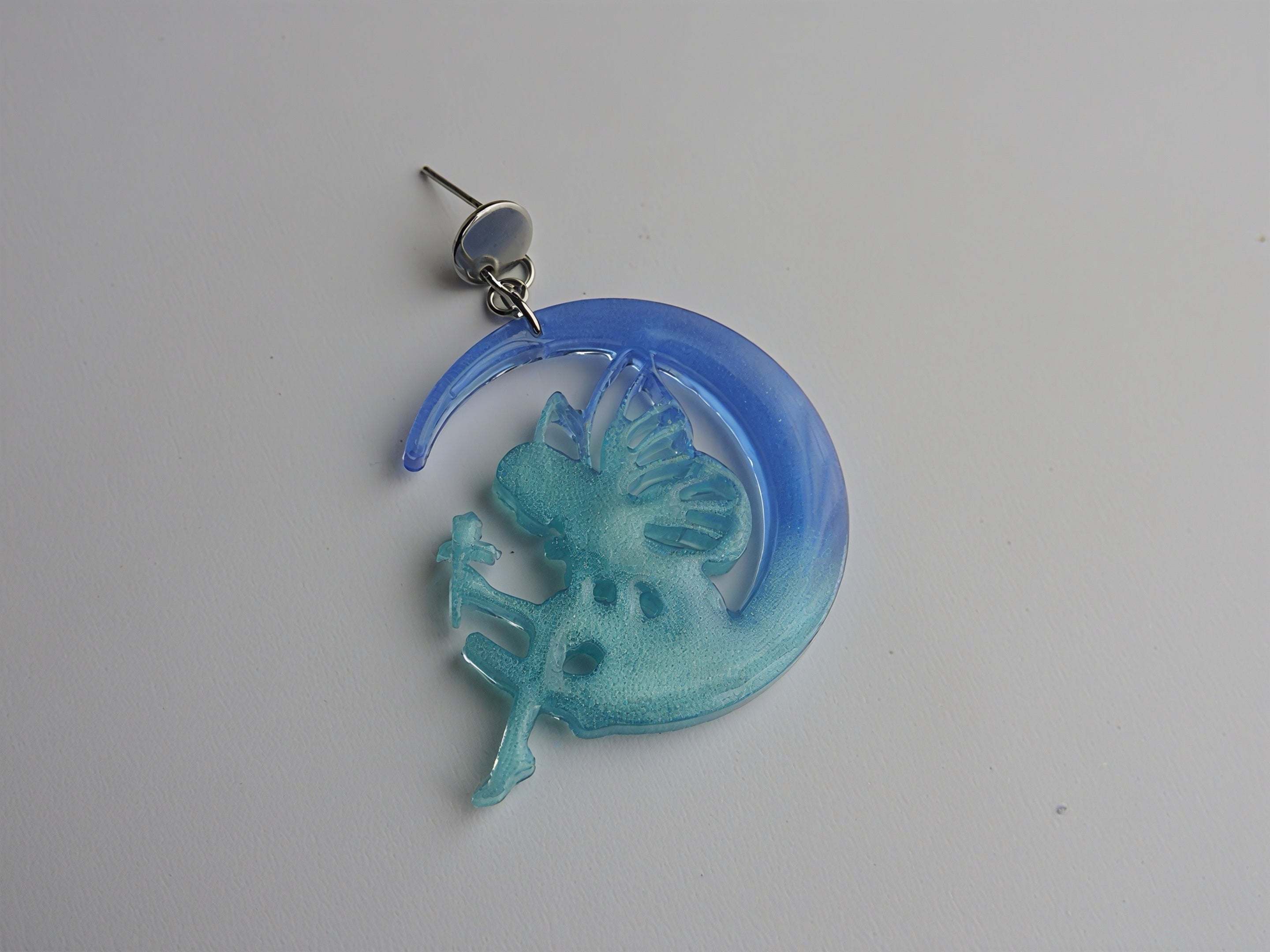 Pendientes Ángel Y Luna En Resina Azul
