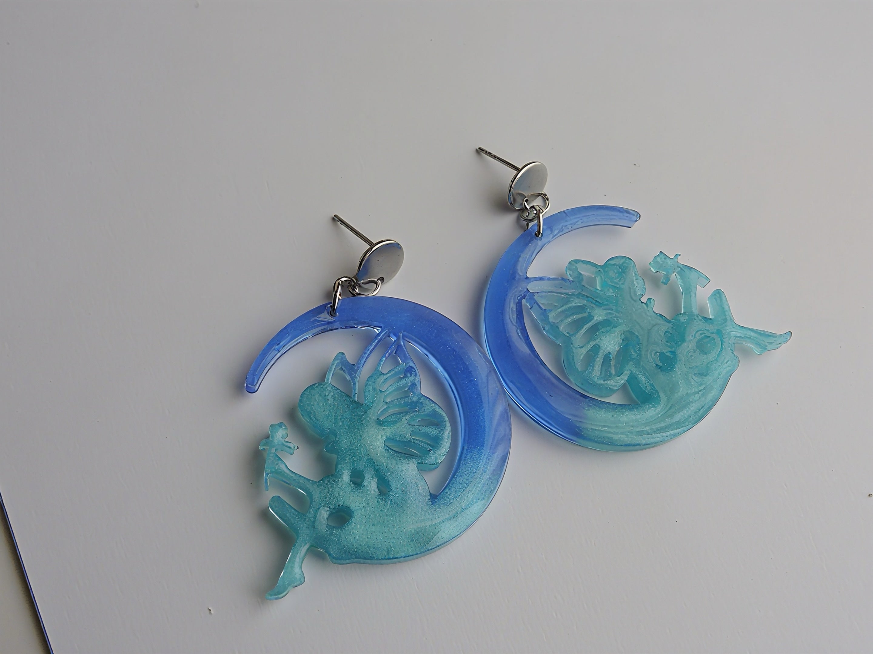 Pendientes Ángel Y Luna En Resina Azul