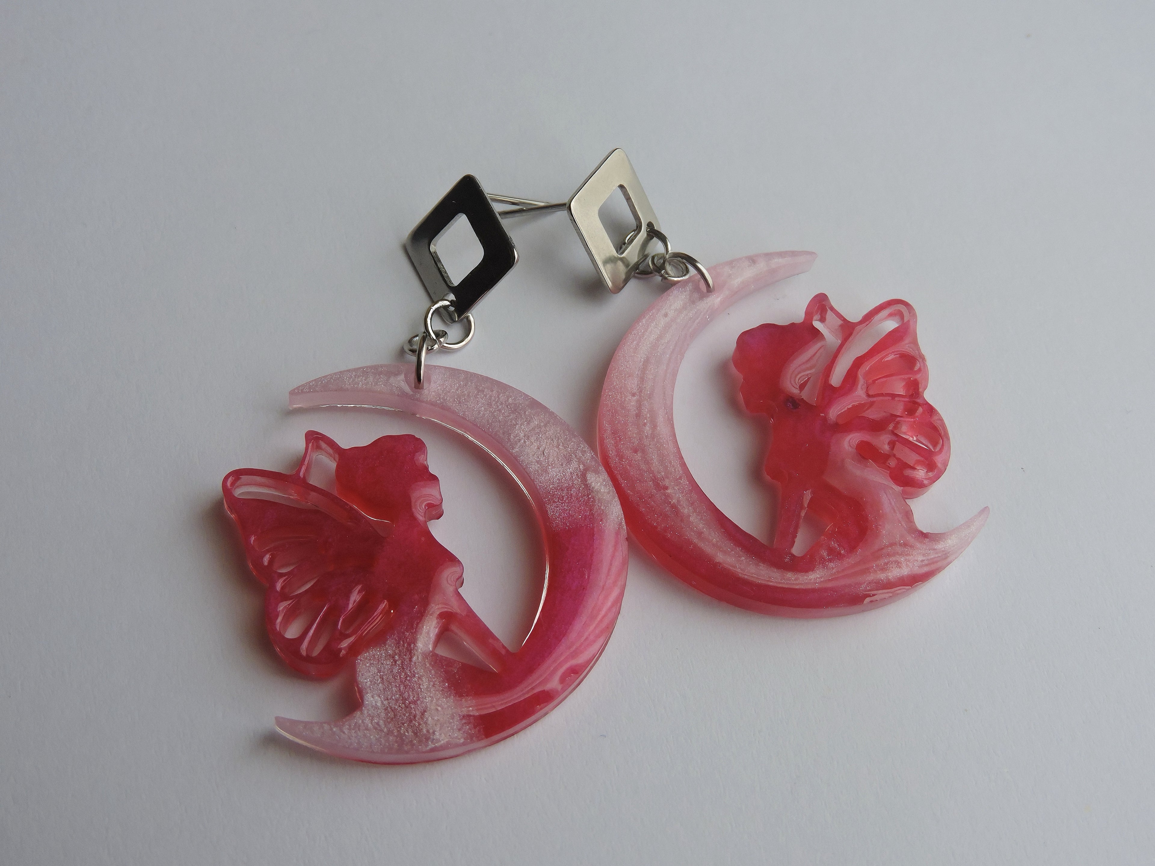 Pendientes Angel Y Luna En Resina Rosa