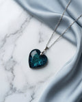 Colgante corazón azul oscuro (brillo estelar)