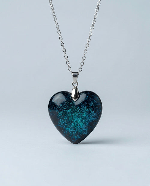 Colgante Corazon Efecto Galaxia En Resina Azul Profundo